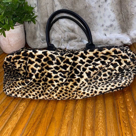 Accessories Unlimited Animal Print Tote - Picture 3 of 5